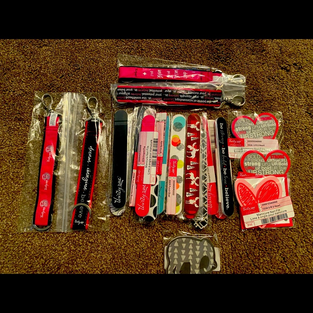 20 thirty one nail files and 4 key fobs